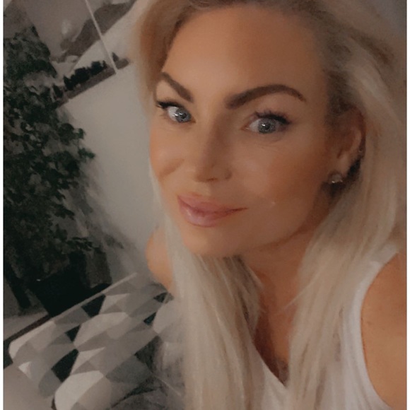 Meet your Posher, Nicole - Picture 5 of 7